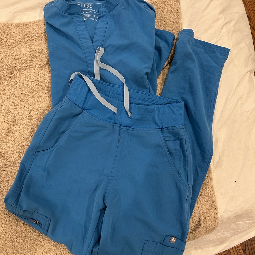 Figs Women's Capri Blue set